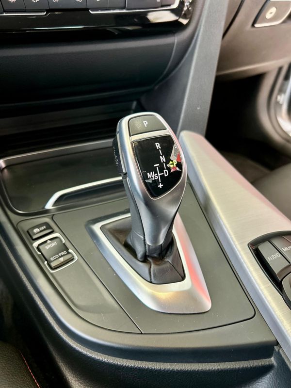 BMW 320iA Modern/Sport TB 2.0/A./GP 2017/2017 PC VEÍCULOS SANTA CRUZ DO SUL / Carros no Vale