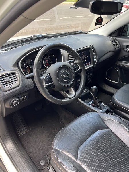 JEEP COMPASS 2.0 LONGITUDE FLEX 2018/2018 BOSCO AUTOMÓVEIS GUAPORÉ / Carros no Vale