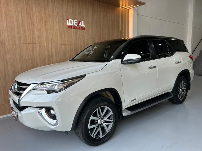 TOYOTA SW4 SRX 2.8 TURBO /2019 IDEAL VEÍCULOS LAJEADO / Carros no Vale