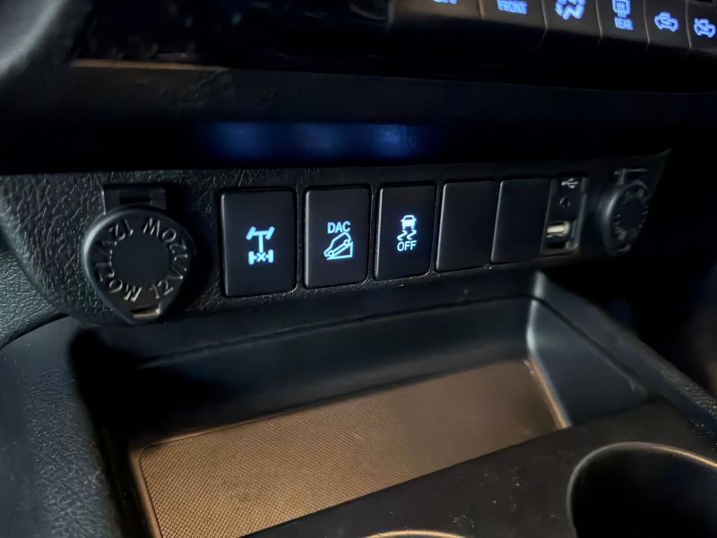 TOYOTA HILUX CAB.DUPLA SRX 2.8 /2016 IDEAL VEÍCULOS LAJEADO / Carros no Vale TOYOTA HILUX CAB.DUPLA SRX 2.8 /2016 IDEAL VEÍCULOS LAJEADO / Carros no Vale