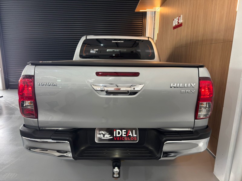 TOYOTA HILUX CAB.DUPLA SRX 2.8 /2016 IDEAL VEÍCULOS LAJEADO / Carros no Vale TOYOTA HILUX CAB.DUPLA SRX 2.8 /2016 IDEAL VEÍCULOS LAJEADO / Carros no Vale