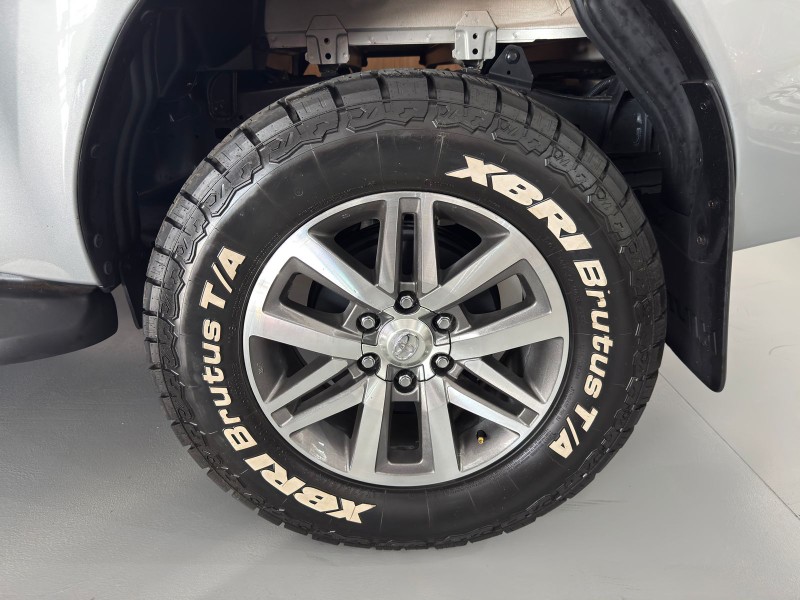 TOYOTA HILUX CAB.DUPLA SRX 2.8 /2016 IDEAL VEÍCULOS LAJEADO / Carros no Vale TOYOTA HILUX CAB.DUPLA SRX 2.8 /2016 IDEAL VEÍCULOS LAJEADO / Carros no Vale