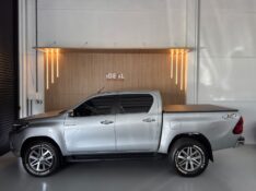 TOYOTA HILUX CAB.DUPLA SRX 2.8 /2016 IDEAL VEÍCULOS LAJEADO / Carros no Vale