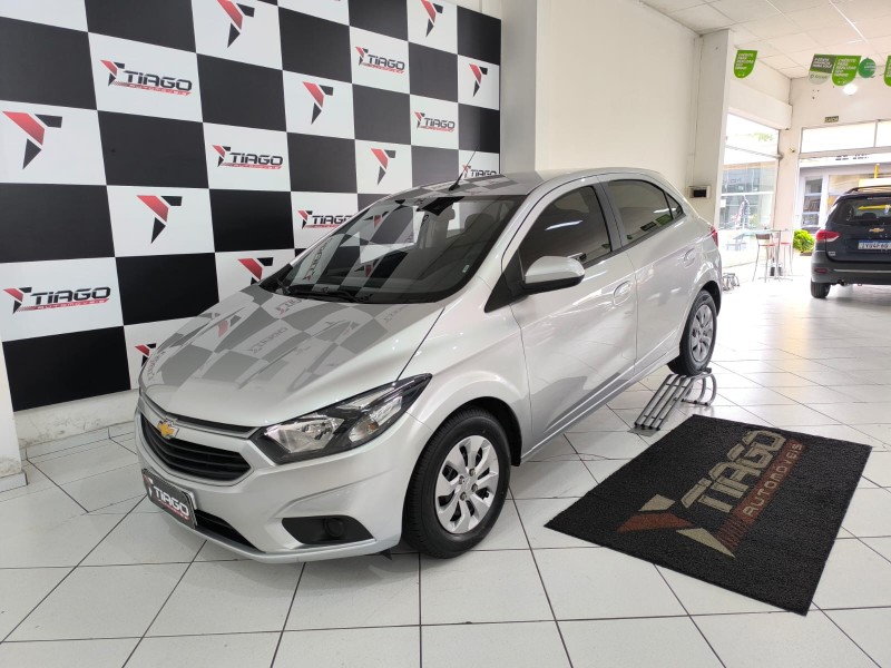 CHEVROLET ONIX HATCH LT 1.0 8V FLEXPOWER 5P MEC. 2018/2018 TIAGO AUTOMÓVEIS VENÂNCIO AIRES / Carros no Vale
