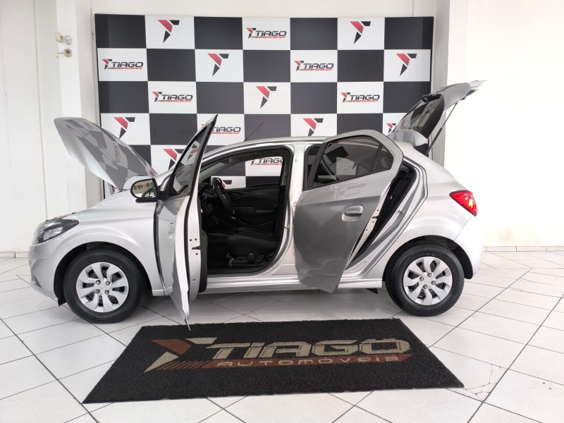 CHEVROLET ONIX HATCH LT 1.0 8V FLEXPOWER 5P MEC. 2018/2018 TIAGO AUTOMÓVEIS VENÂNCIO AIRES / Carros no Vale