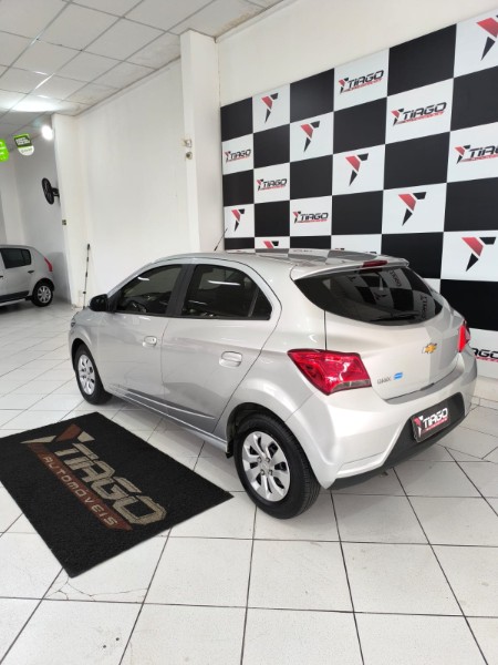 CHEVROLET ONIX HATCH LT 1.0 8V FLEXPOWER 5P MEC. 2018/2018 TIAGO AUTOMÓVEIS VENÂNCIO AIRES / Carros no Vale