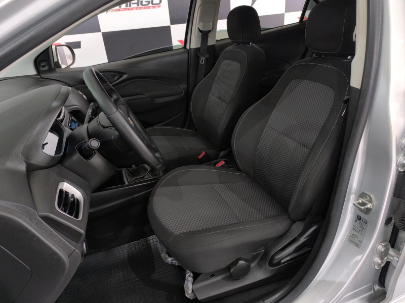 CHEVROLET ONIX HATCH LT 1.0 8V FLEXPOWER 5P MEC. 2018/2018 TIAGO AUTOMÓVEIS VENÂNCIO AIRES / Carros no Vale