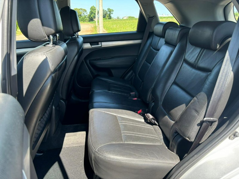 KIA SORENTO EX 2.4 /2011 RT 811 VEÍCULOS ARROIO DO MEIO / Carros no Vale