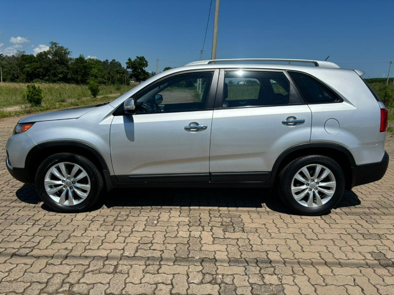 KIA SORENTO EX 2.4 /2011 RT 811 VEÍCULOS ARROIO DO MEIO / Carros no Vale