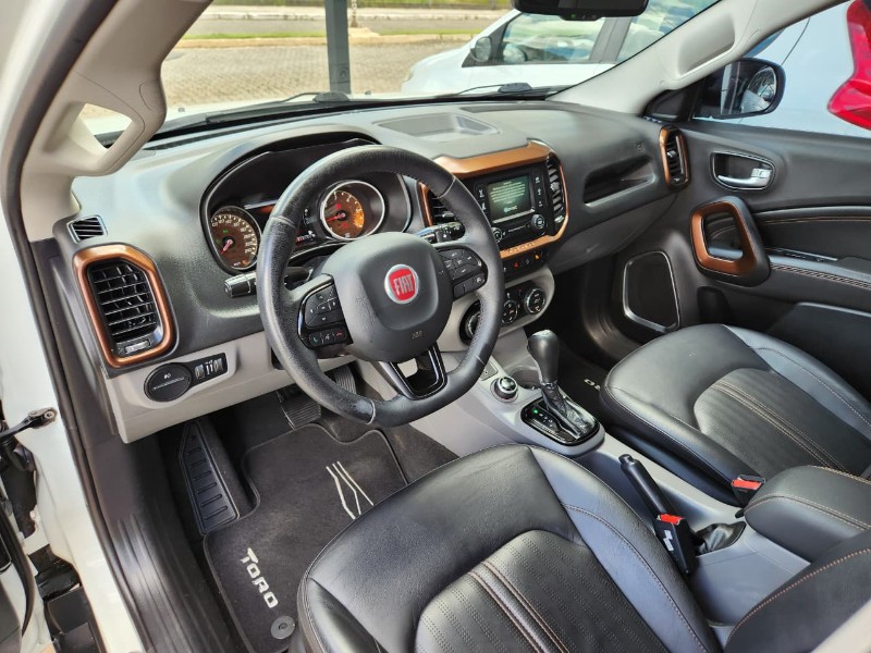 FIAT TORO VOLCANO 2.0 16V 4X4 TB DIESEL AUT. 2018/2019 TS VEÍCULOS ANTA GORDA / Carros no Vale FIAT TORO VOLCANO 2.0 16V 4X4 TB DIESEL AUT. 2018/2019 TS VEÍCULOS ANTA GORDA / Carros no Vale