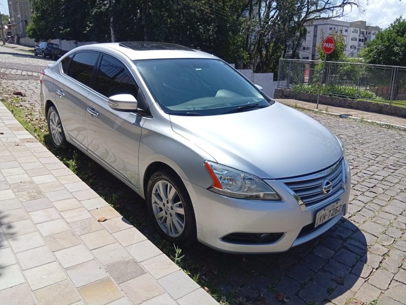 NISSAN SENTRA SL 2.0 2014/2014 ALTERNATIVA VEÍCULOS LAJEADO / Carros no Vale NISSAN SENTRA SL 2.0 2014/2014 ALTERNATIVA VEÍCULOS LAJEADO / Carros no Vale