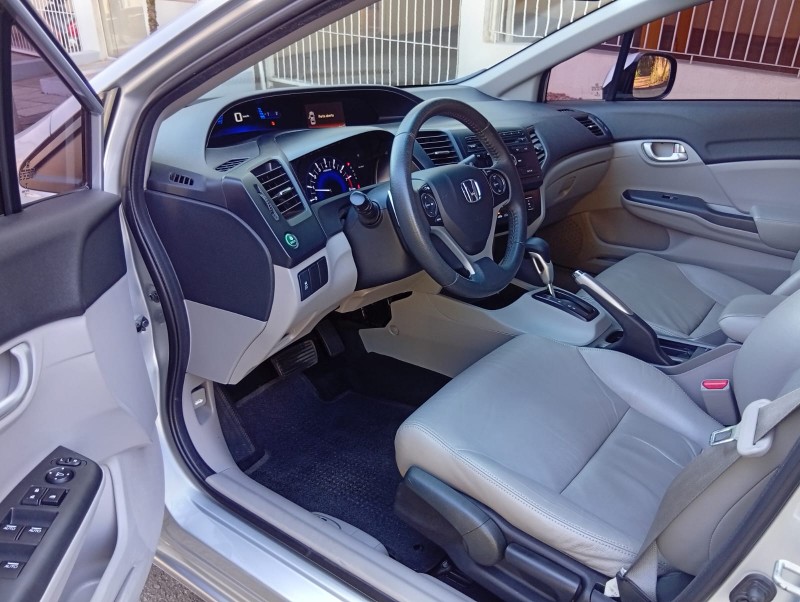 HONDA CIVIC 2.0 LXR 2015/2016 ALTERNATIVA VEÍCULOS LAJEADO / Carros no Vale HONDA CIVIC 2.0 LXR 2015/2016 ALTERNATIVA VEÍCULOS LAJEADO / Carros no Vale