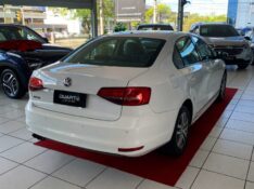 VOLKSWAGEN JETTA 2.0 COMFORTLINE 2015/2016 DUARTE VEÍCULOS PORTO ALEGRE / Carros no Vale