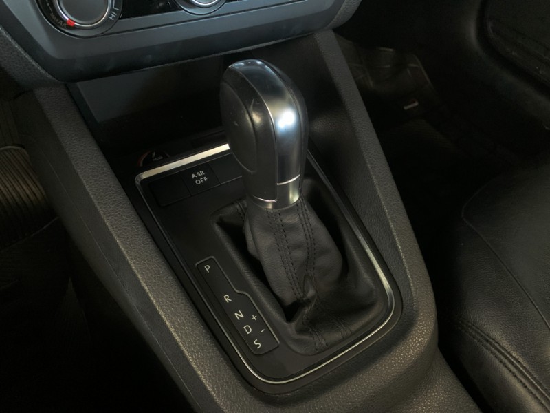 VOLKSWAGEN JETTA 2.0 COMFORTLINE 2015/2016 DUARTE VEÍCULOS PORTO ALEGRE / Carros no Vale VOLKSWAGEN JETTA 2.0 COMFORTLINE 2015/2016 DUARTE VEÍCULOS PORTO ALEGRE / Carros no Vale