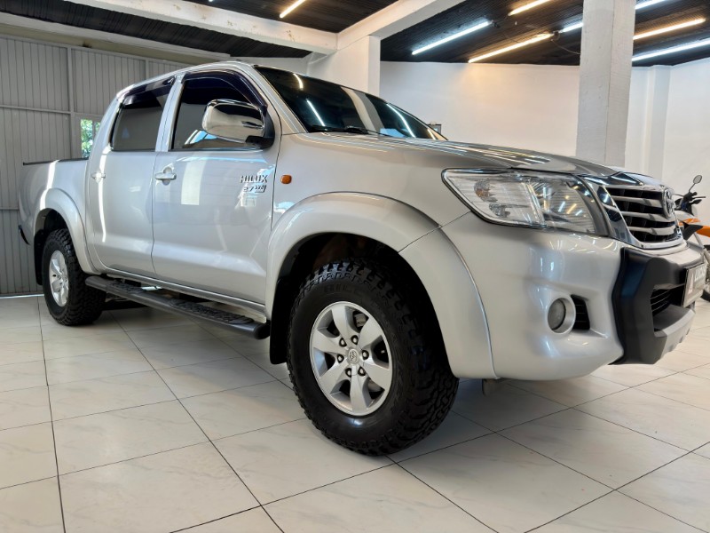TOYOTA HILUX CABINE DUPLA SR 2012/2012 LUCAS AUTOMÓVEIS BOM RETIRO DO SUL / Carros no Vale