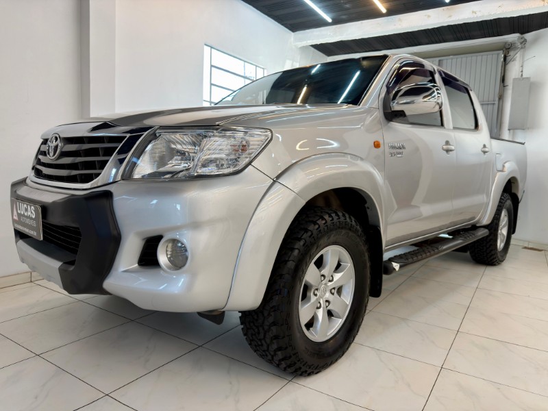 TOYOTA HILUX CABINE DUPLA SR 2012/2012 LUCAS AUTOMÓVEIS BOM RETIRO DO SUL / Carros no Vale