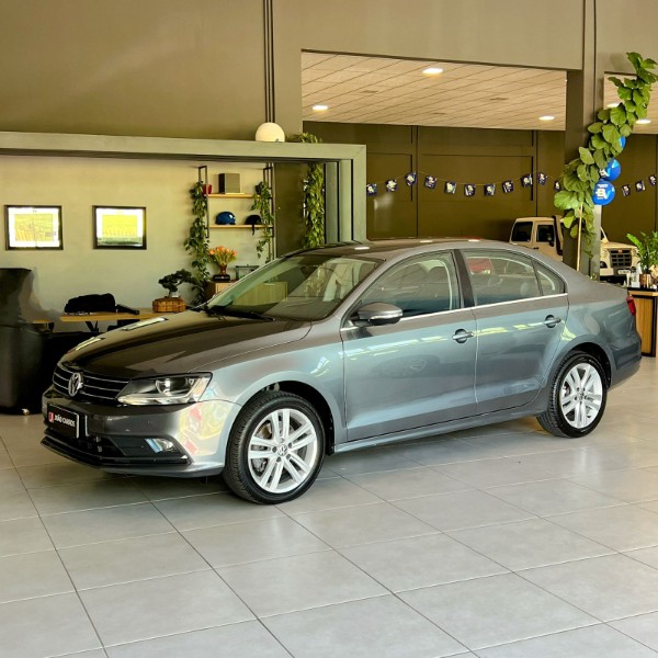 VOLKSWAGEN JETTA 2.0 TSI HIGHLINE 2017/2017 JOÃO CARROS MULTIMARCAS GUAPORÉ / Carros no Vale