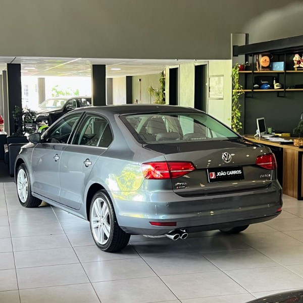 VOLKSWAGEN JETTA 2.0 TSI HIGHLINE 2017/2017 JOÃO CARROS MULTIMARCAS GUAPORÉ / Carros no Vale