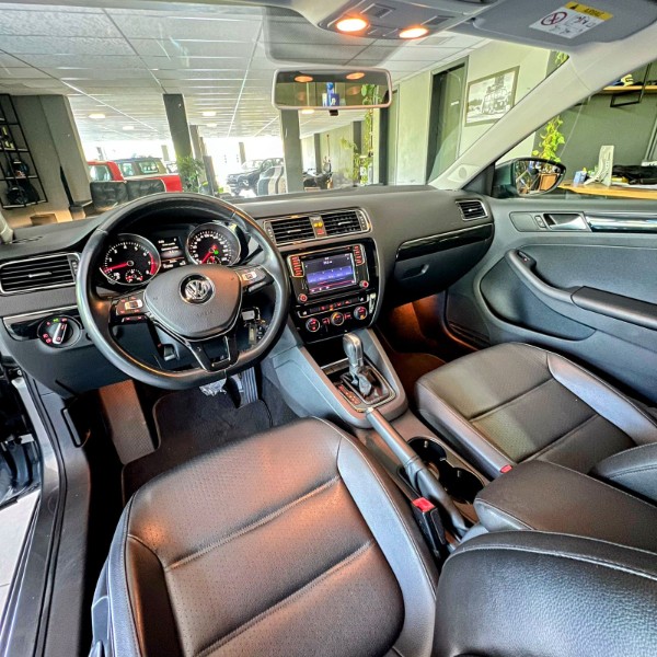 VOLKSWAGEN JETTA 2.0 TSI HIGHLINE 2017/2017 JOÃO CARROS MULTIMARCAS GUAPORÉ / Carros no Vale