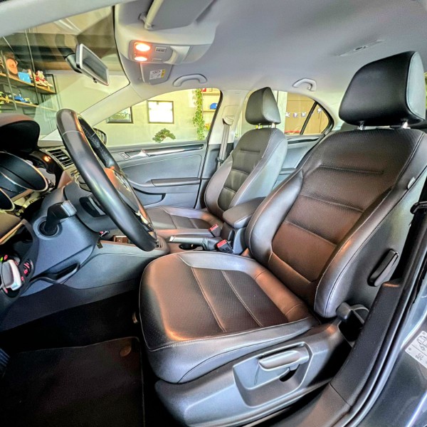 VOLKSWAGEN JETTA 2.0 TSI HIGHLINE 2017/2017 JOÃO CARROS MULTIMARCAS GUAPORÉ / Carros no Vale