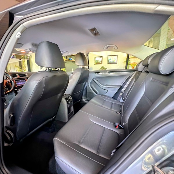 VOLKSWAGEN JETTA 2.0 TSI HIGHLINE 2017/2017 JOÃO CARROS MULTIMARCAS GUAPORÉ / Carros no Vale