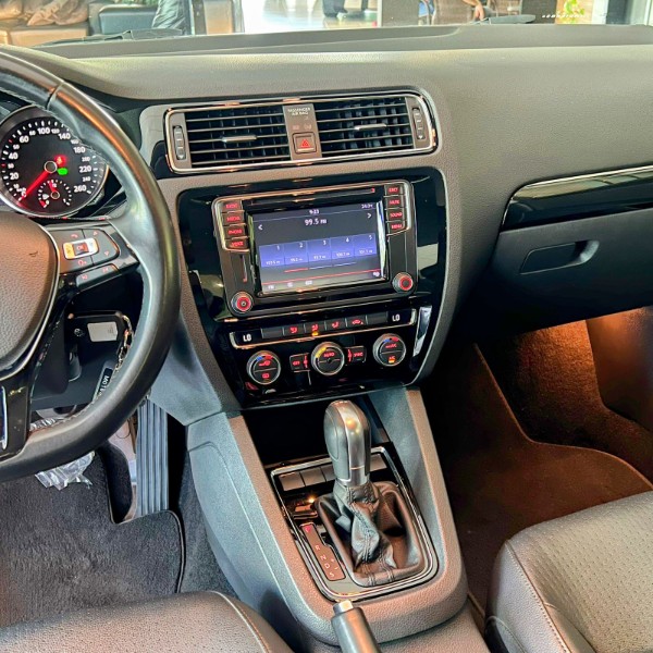 VOLKSWAGEN JETTA 2.0 TSI HIGHLINE 2017/2017 JOÃO CARROS MULTIMARCAS GUAPORÉ / Carros no Vale