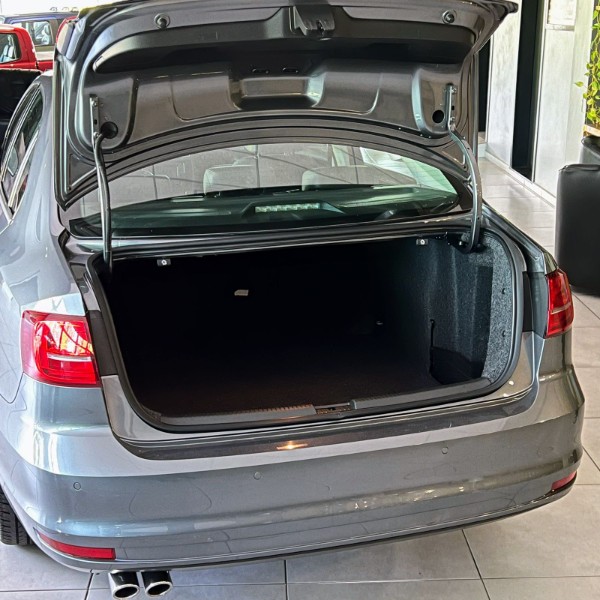 VOLKSWAGEN JETTA 2.0 TSI HIGHLINE 2017/2017 JOÃO CARROS MULTIMARCAS GUAPORÉ / Carros no Vale