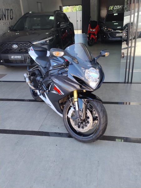 SUZUKI MOTOS GSX R 750 SRAD /2016 DE CONTO AUTOMÓVEIS SARANDI / Carros no Vale