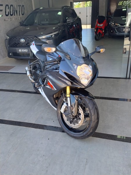 SUZUKI MOTOS GSX R 750 SRAD /2016 DE CONTO AUTOMÓVEIS SARANDI / Carros no Vale