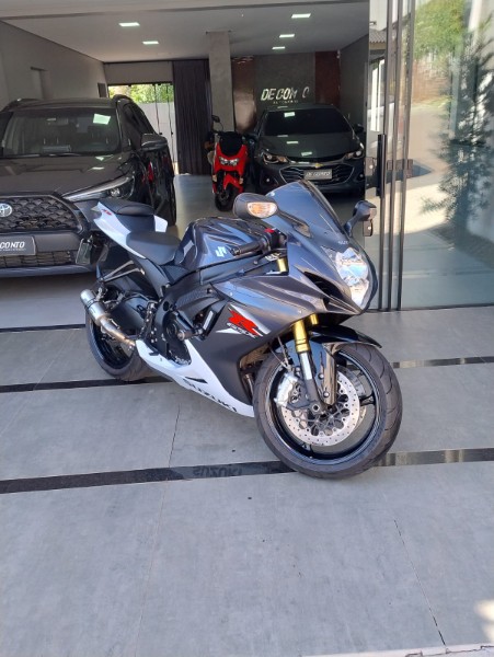 SUZUKI MOTOS GSX R 750 SRAD /2016 DE CONTO AUTOMÓVEIS SARANDI / Carros no Vale