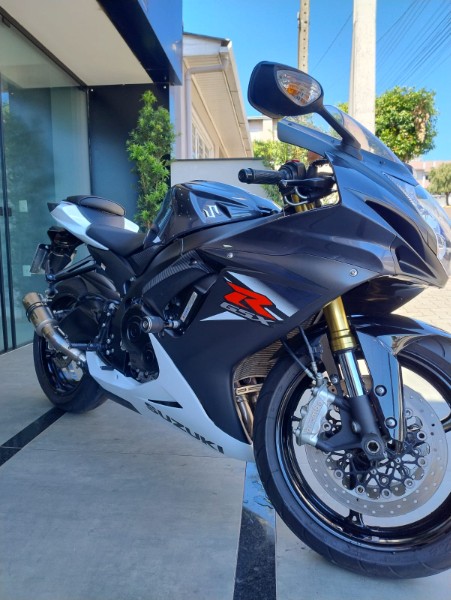 SUZUKI MOTOS GSX R 750 SRAD /2016 DE CONTO AUTOMÓVEIS SARANDI / Carros no Vale