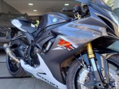 SUZUKI MOTOS GSX R 750 SRAD /2016 DE CONTO AUTOMÓVEIS SARANDI / Carros no Vale