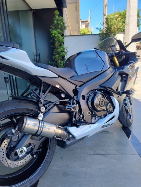SUZUKI MOTOS GSX R 750 SRAD /2016 DE CONTO AUTOMÓVEIS SARANDI / Carros no Vale