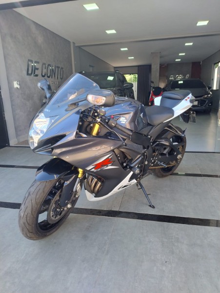 SUZUKI MOTOS GSX R 750 SRAD /2016 DE CONTO AUTOMÓVEIS SARANDI / Carros no Vale