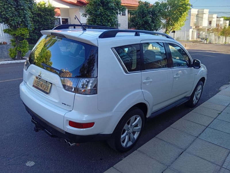 MITSUBISHI OUTLANDER 3.0 V6 2011/2012 ALTERNATIVA VEÍCULOS LAJEADO / Carros no Vale