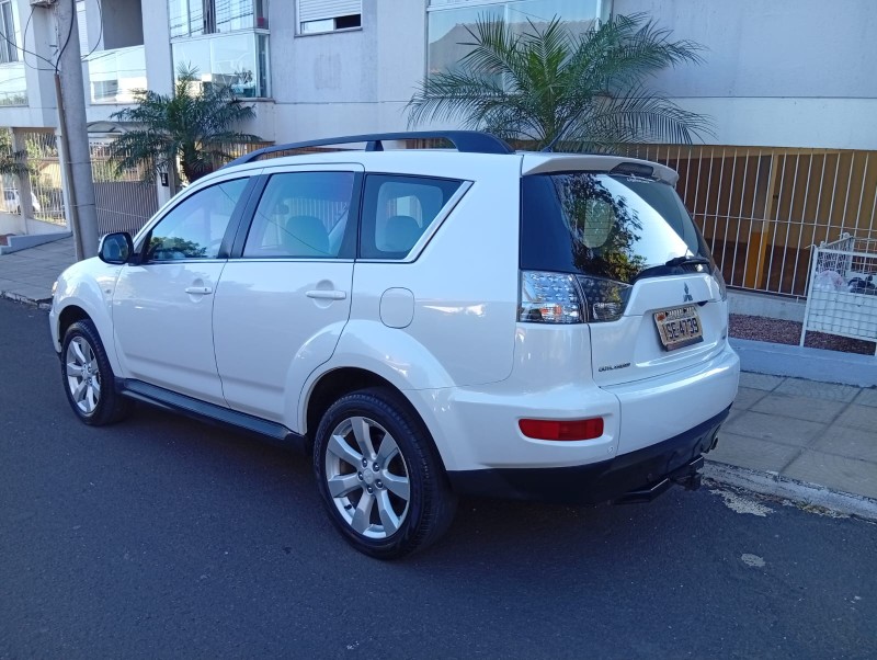 MITSUBISHI OUTLANDER 3.0 V6 2011/2012 ALTERNATIVA VEÍCULOS LAJEADO / Carros no Vale