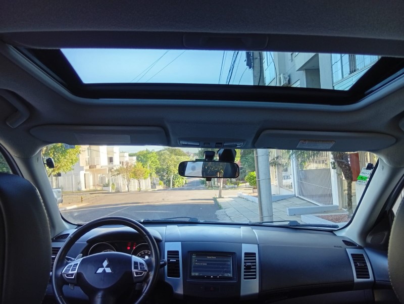 MITSUBISHI OUTLANDER 3.0 V6 2011/2012 ALTERNATIVA VEÍCULOS LAJEADO / Carros no Vale