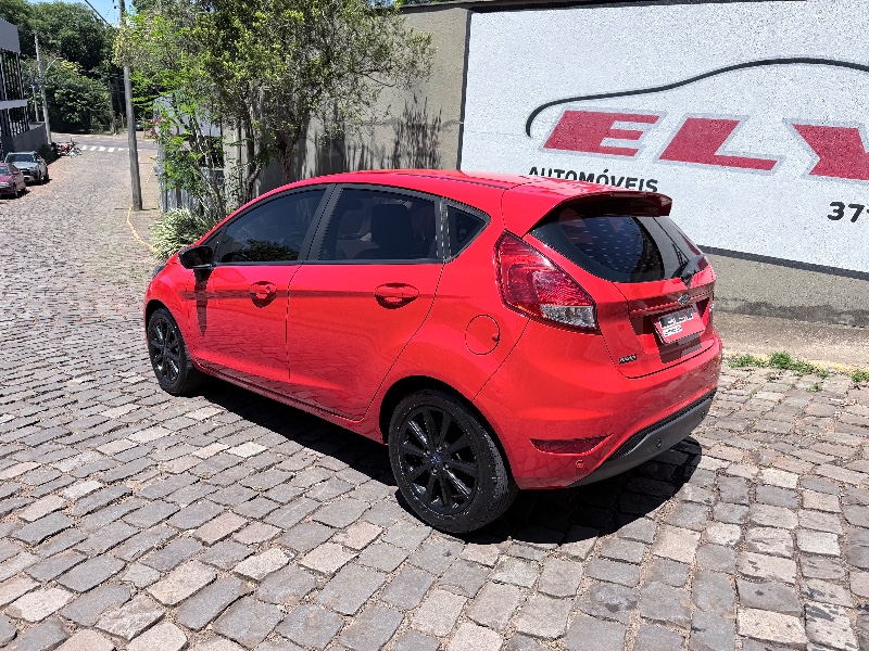 FORD FIESTA 1.6 SE 2018/2018 ELY AUTOMÓVEIS LAJEADO / Carros no Vale