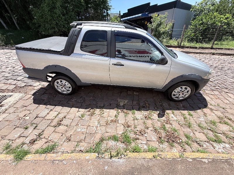 FIAT STRADA WORKING 1.4 MPI FIRE FLEX 8V CD 2013/2013 ELY AUTOMÓVEIS LAJEADO / Carros no Vale