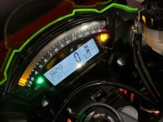 KAWASAKI ZX 10 R NINJA /2012 EXCLUSIVO VEÍCULOS SANTA CRUZ DO SUL / Carros no Vale