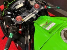 KAWASAKI ZX 10 R NINJA /2012 EXCLUSIVO VEÍCULOS SANTA CRUZ DO SUL / Carros no Vale
