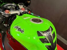 KAWASAKI ZX 10 R NINJA /2012 EXCLUSIVO VEÍCULOS SANTA CRUZ DO SUL / Carros no Vale
