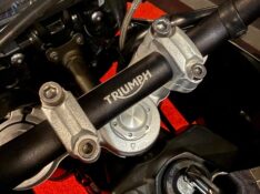 TRIUMPH TIGER 800 XRX /2020 EXCLUSIVO VEÍCULOS SANTA CRUZ DO SUL / Carros no Vale