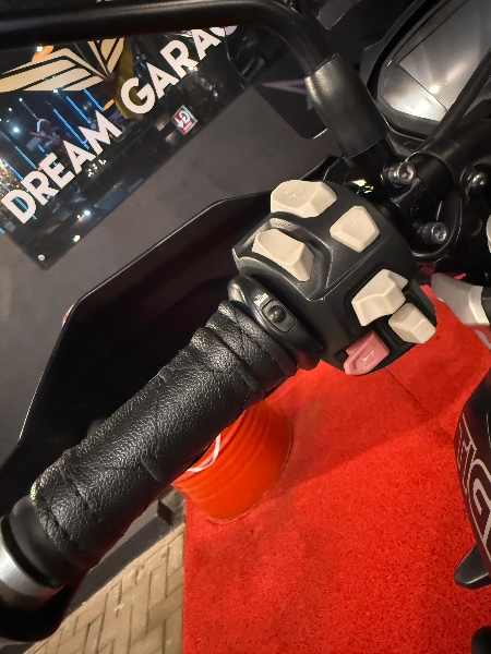 TRIUMPH TIGER 800 XRX /2020 EXCLUSIVO VEÍCULOS SANTA CRUZ DO SUL / Carros no Vale