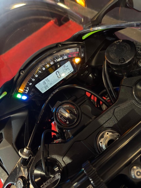 KAWASAKI ZX 10 R NINJA /2020 EXCLUSIVO VEÍCULOS SANTA CRUZ DO SUL / Carros no Vale