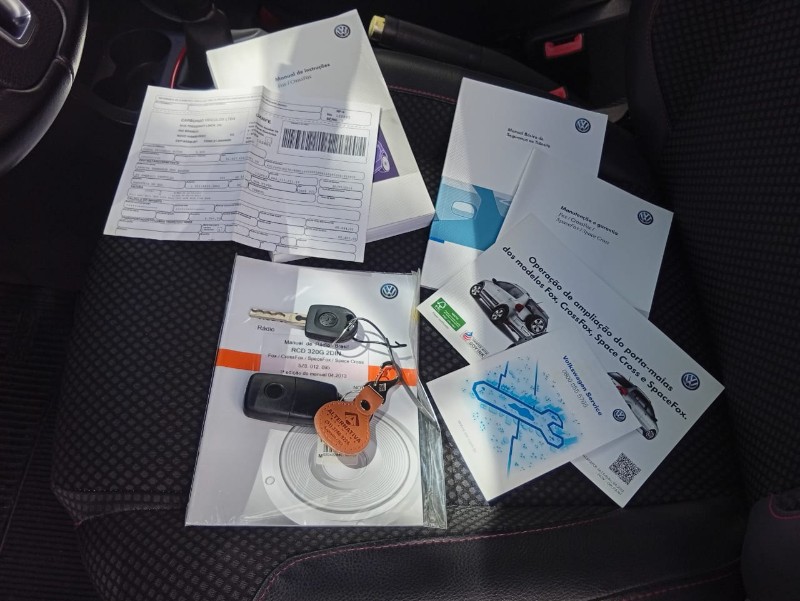 VOLKSWAGEN FOX 1.6 ROCK IN RIO 2013/2014 ALTERNATIVA VEÍCULOS LAJEADO / Carros no Vale