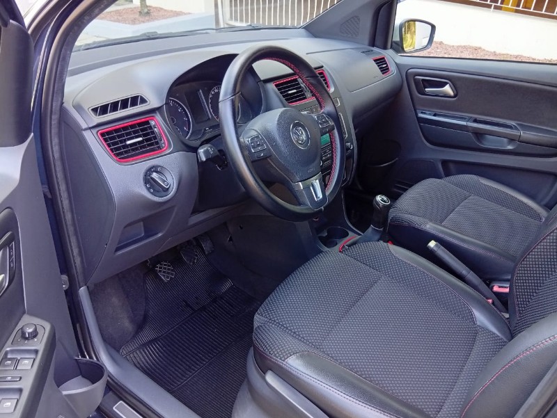 VOLKSWAGEN FOX 1.6 ROCK IN RIO 2013/2014 ALTERNATIVA VEÍCULOS LAJEADO / Carros no Vale