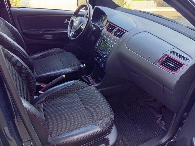 VOLKSWAGEN FOX 1.6 ROCK IN RIO 2013/2014 ALTERNATIVA VEÍCULOS LAJEADO / Carros no Vale