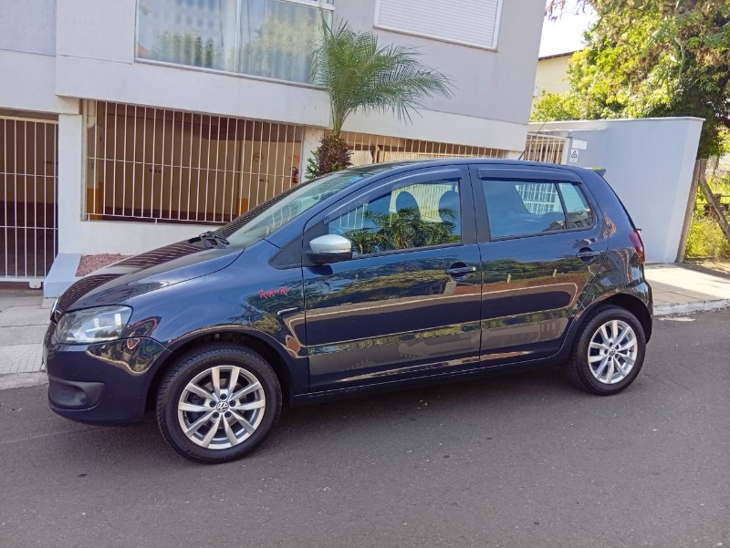 VOLKSWAGEN FOX 1.6 ROCK IN RIO 2013/2014 ALTERNATIVA VEÍCULOS LAJEADO / Carros no Vale