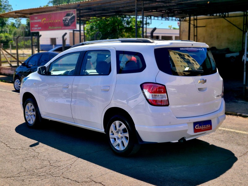 CHEVROLET SPIN 1.8 LTZ 2013/2013 CRUZEIRO MULTIMARCAS CRUZEIRO DO SUL / Carros no Vale